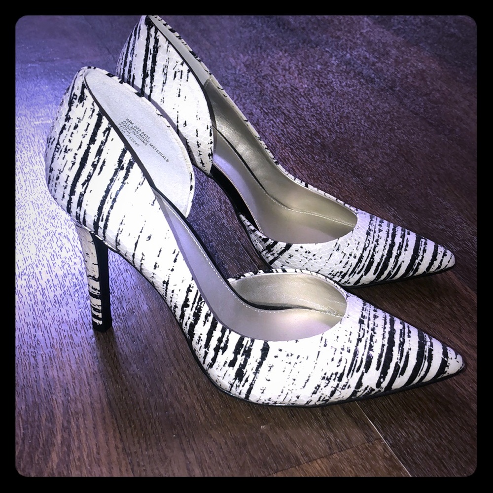 ANA black and white pumps